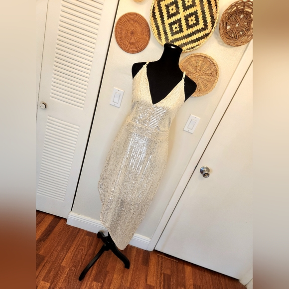 LAST ONE! Golden V-Neck Sequin Midi Dress - Picture 5 of 13
